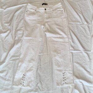 Suzanne Betro*Accented Ankle White Denim Jeans